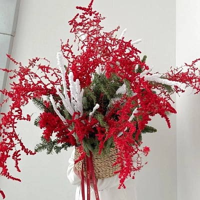 Новогодняя композиция с аспарагусом